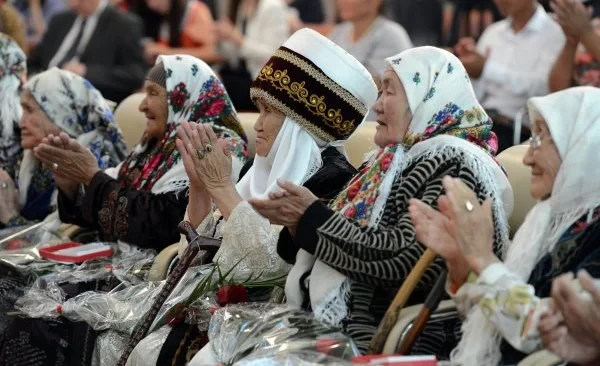 The Housing Committee approved education benefits for the children of Hero Mothers.