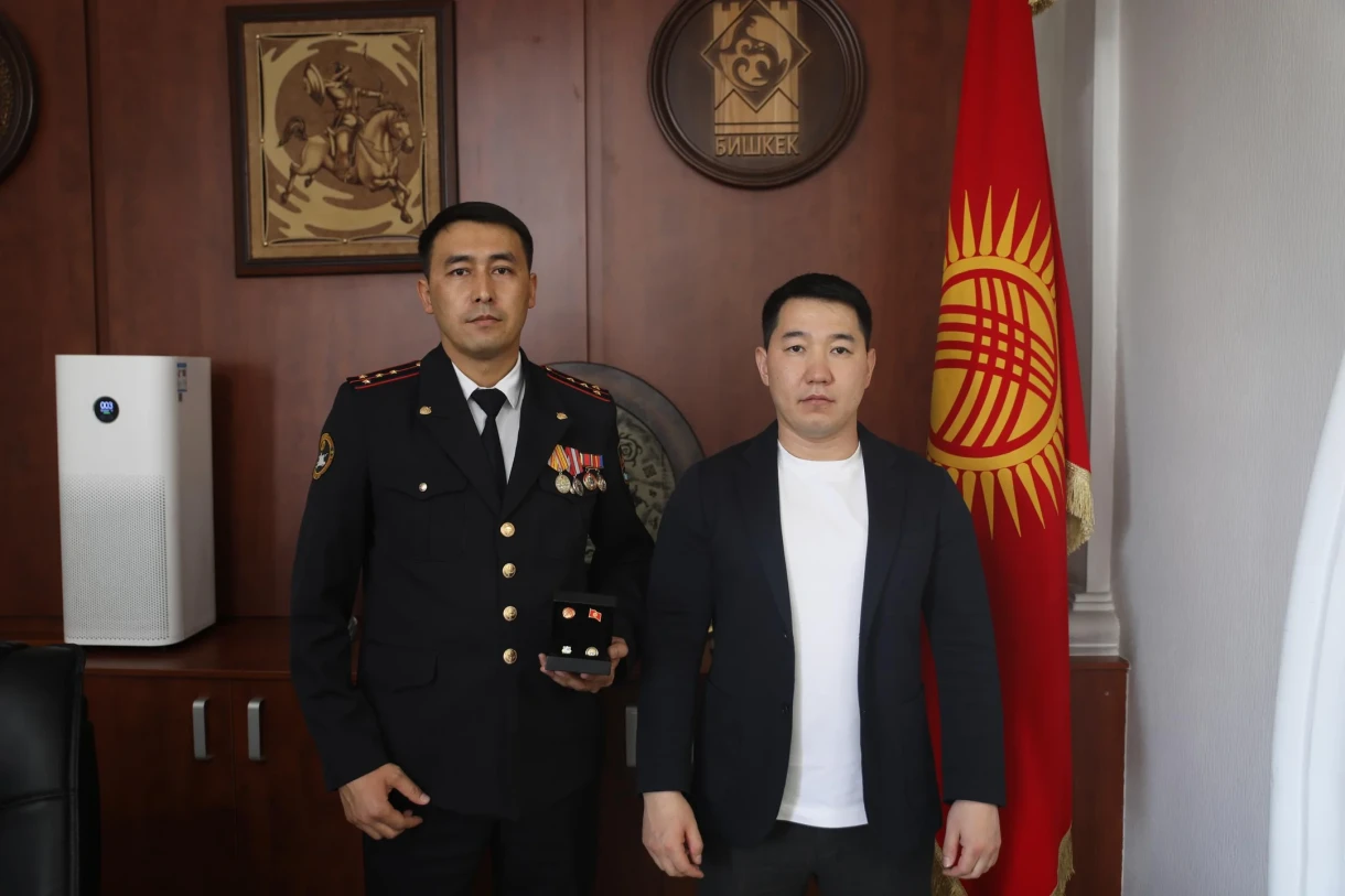 In the BGC, a police officer was awarded for saving a child from a dog attack