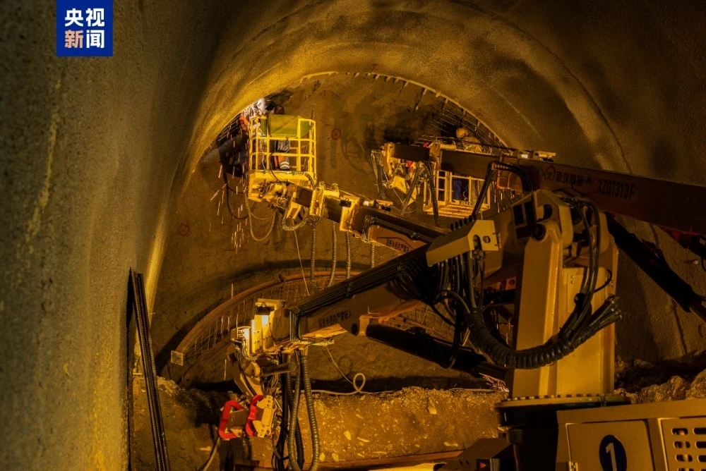 In Kyrgyzstan, the construction of the railway tunnel has been successfully completed.